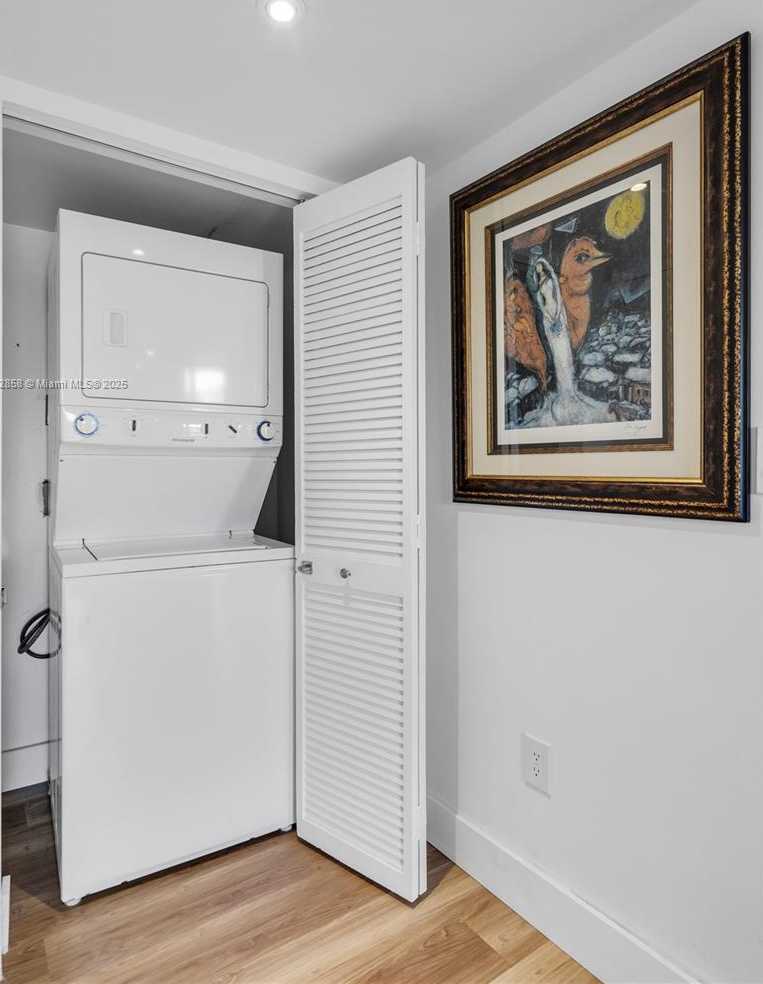 Small Image of 2501 BRICKELL AV #201, Miami Number 5