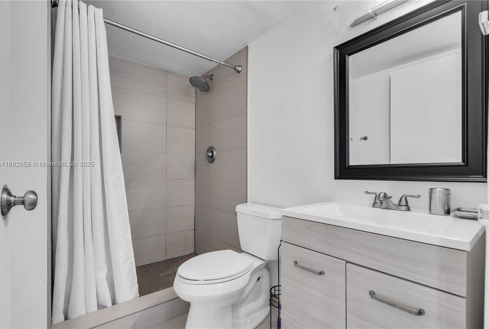 Small Image of 2501 BRICKELL AV #201, Miami Number 7