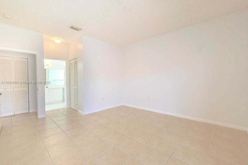 Small Image of 8117 NORTH WEST 199TH TER, Hialeah Number 16