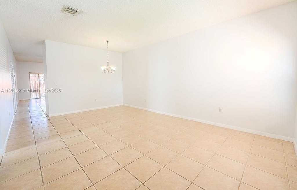 Small Image of 8117 NORTH WEST 199TH TER, Hialeah Number 2