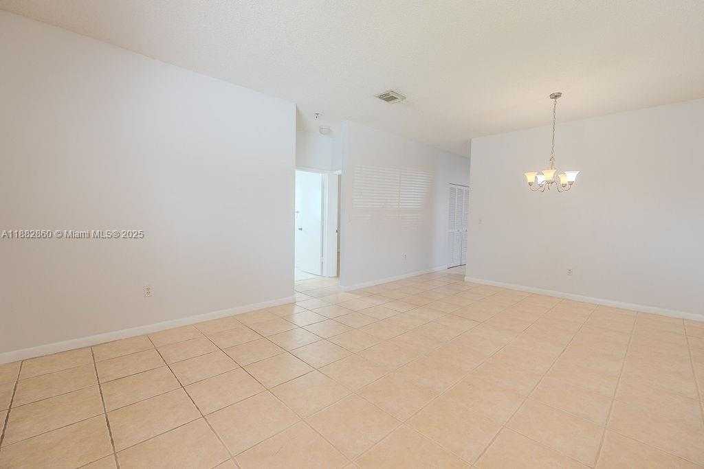 Small Image of 8117 NORTH WEST 199TH TER, Hialeah Number 3