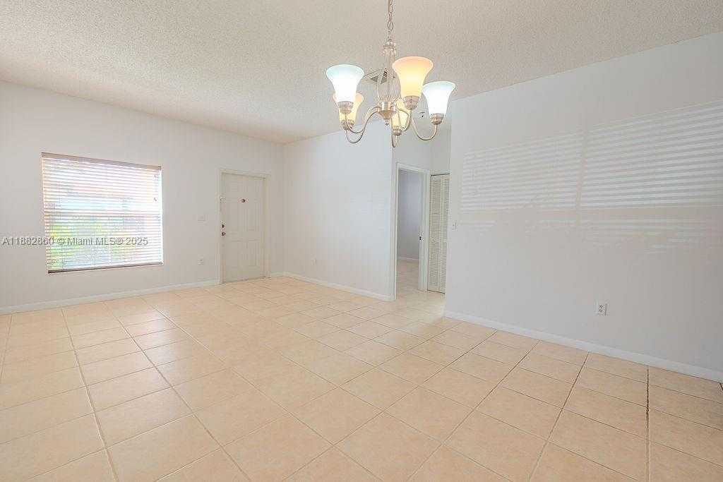 Small Image of 8117 NORTH WEST 199TH TER, Hialeah Number 4