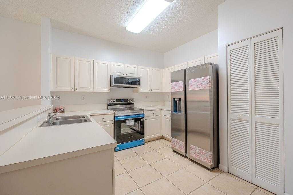 Small Image of 8117 NORTH WEST 199TH TER, Hialeah Number 6