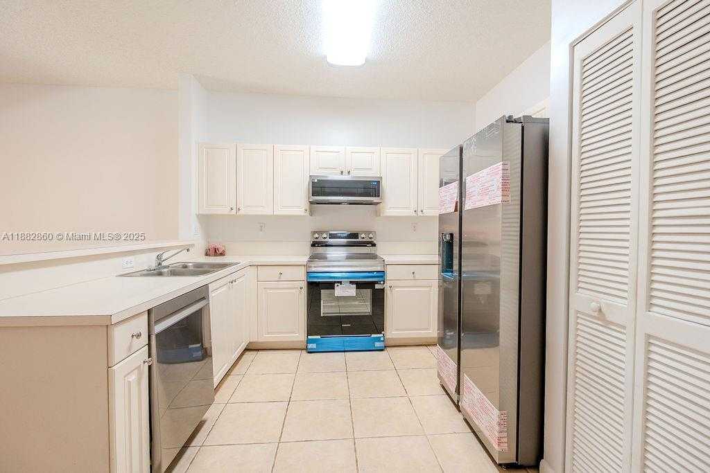 Small Image of 8117 NORTH WEST 199TH TER, Hialeah Number 7