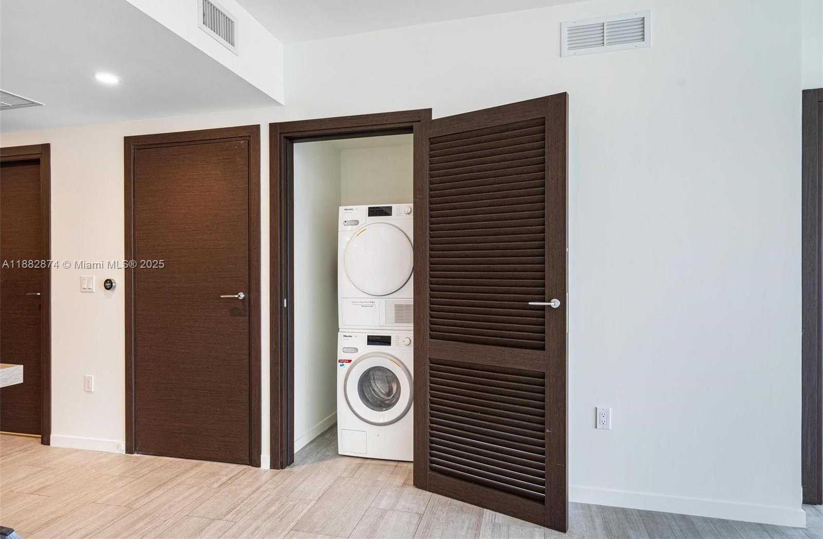 Small Image of 1000 BRICKELL PLZ #3811, Miami Number 14