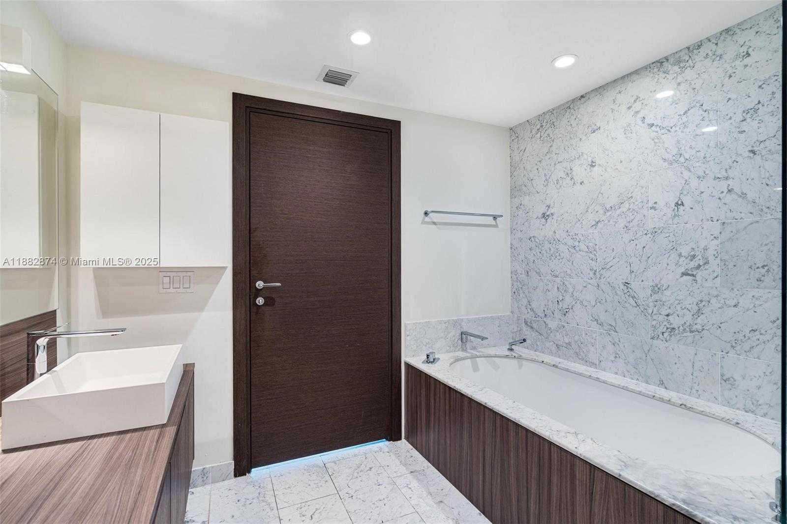 Small Image of 1000 BRICKELL PLZ #3811, Miami Number 25
