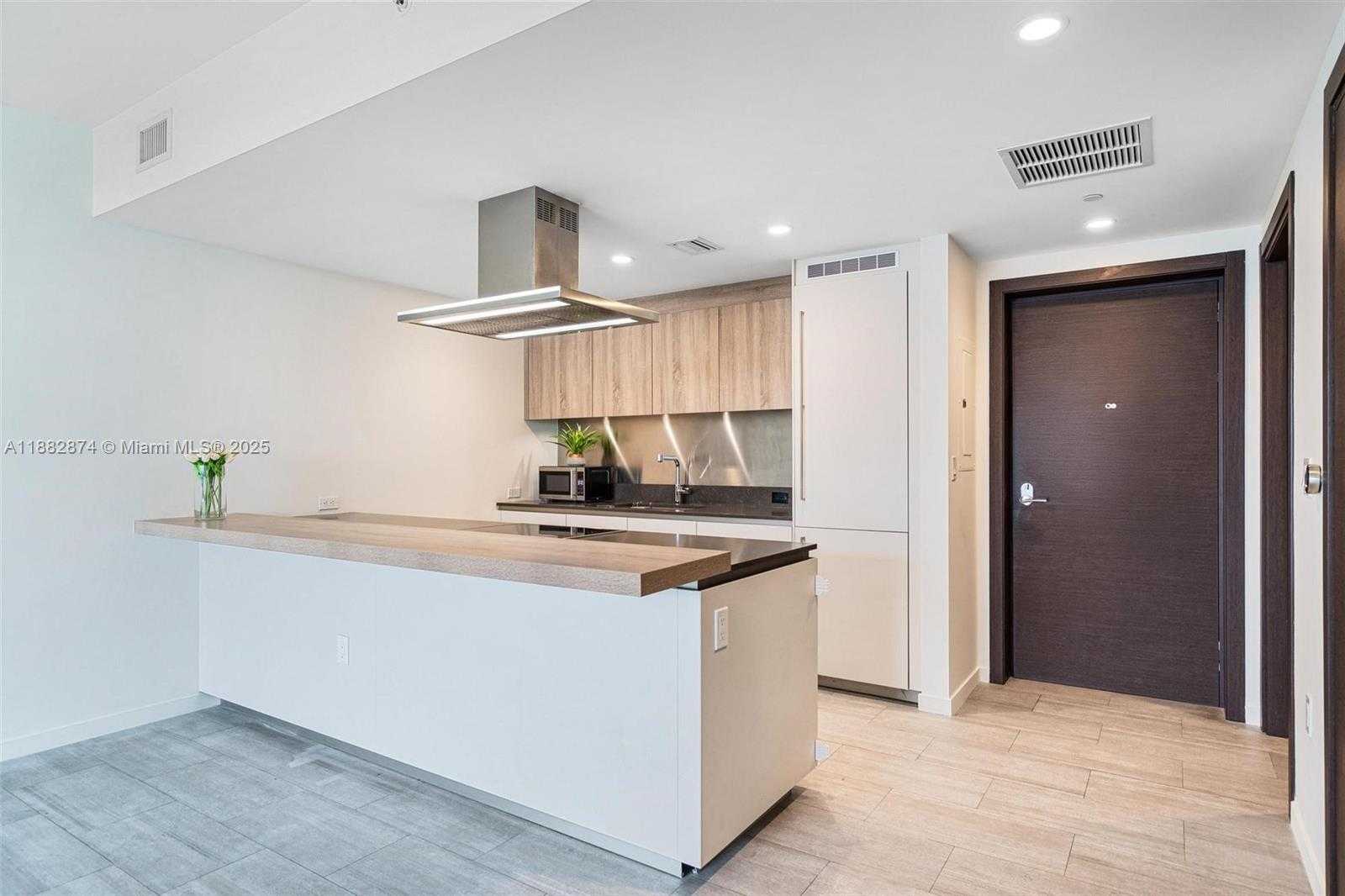 Small Image of 1000 BRICKELL PLZ #3811, Miami Number 3