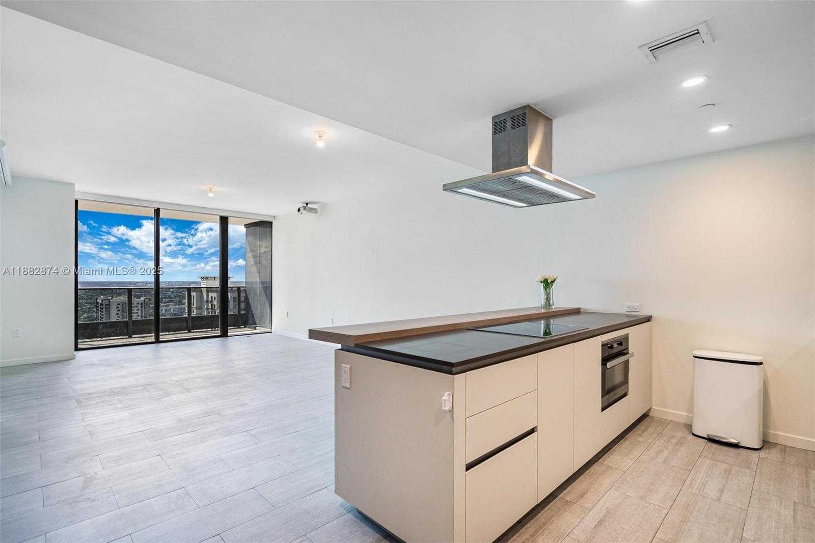 Small Image of 1000 BRICKELL PLZ #3811, Miami Number 7