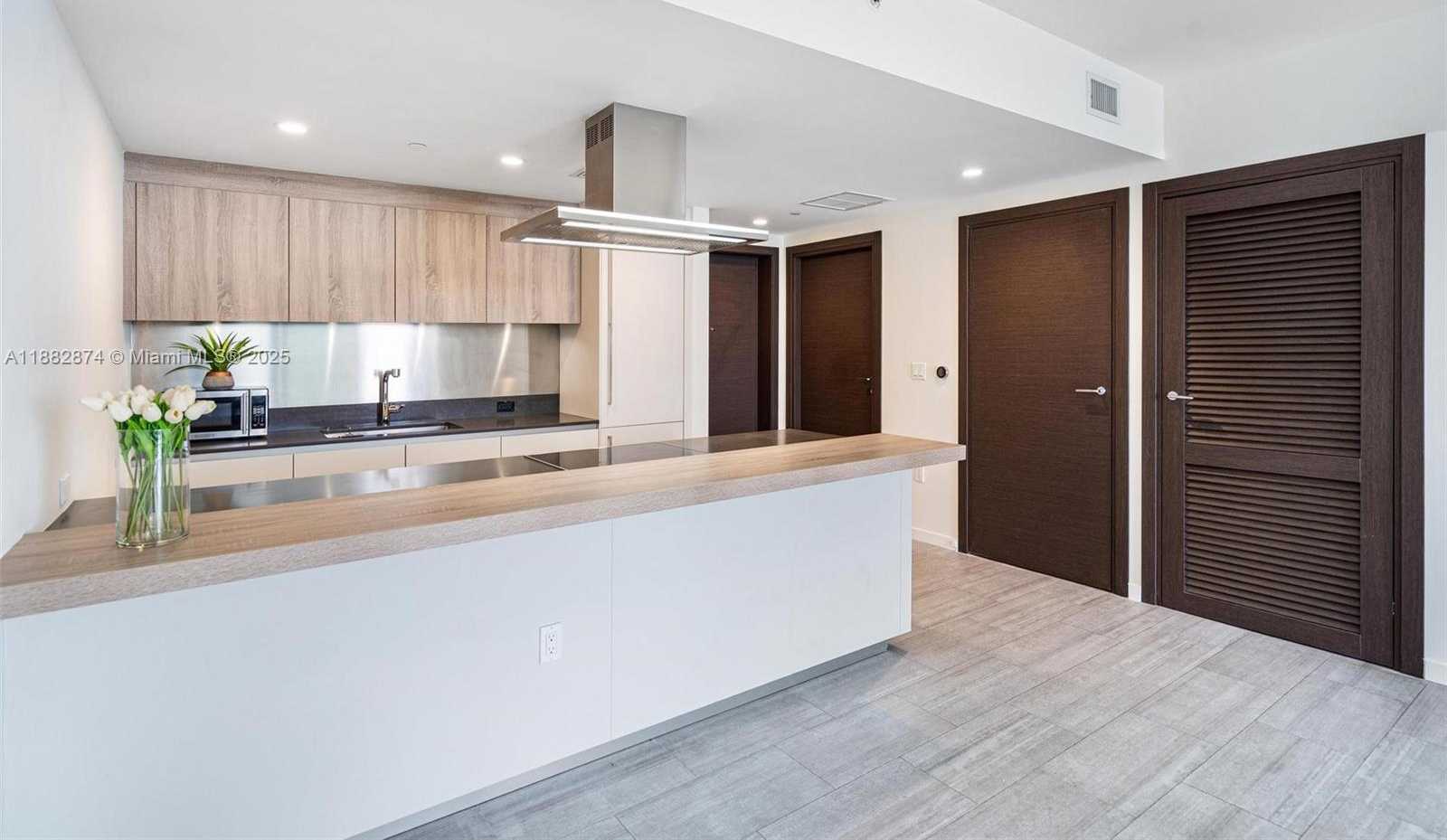 Small Image of 1000 BRICKELL PLZ #3811, Miami Number 8
