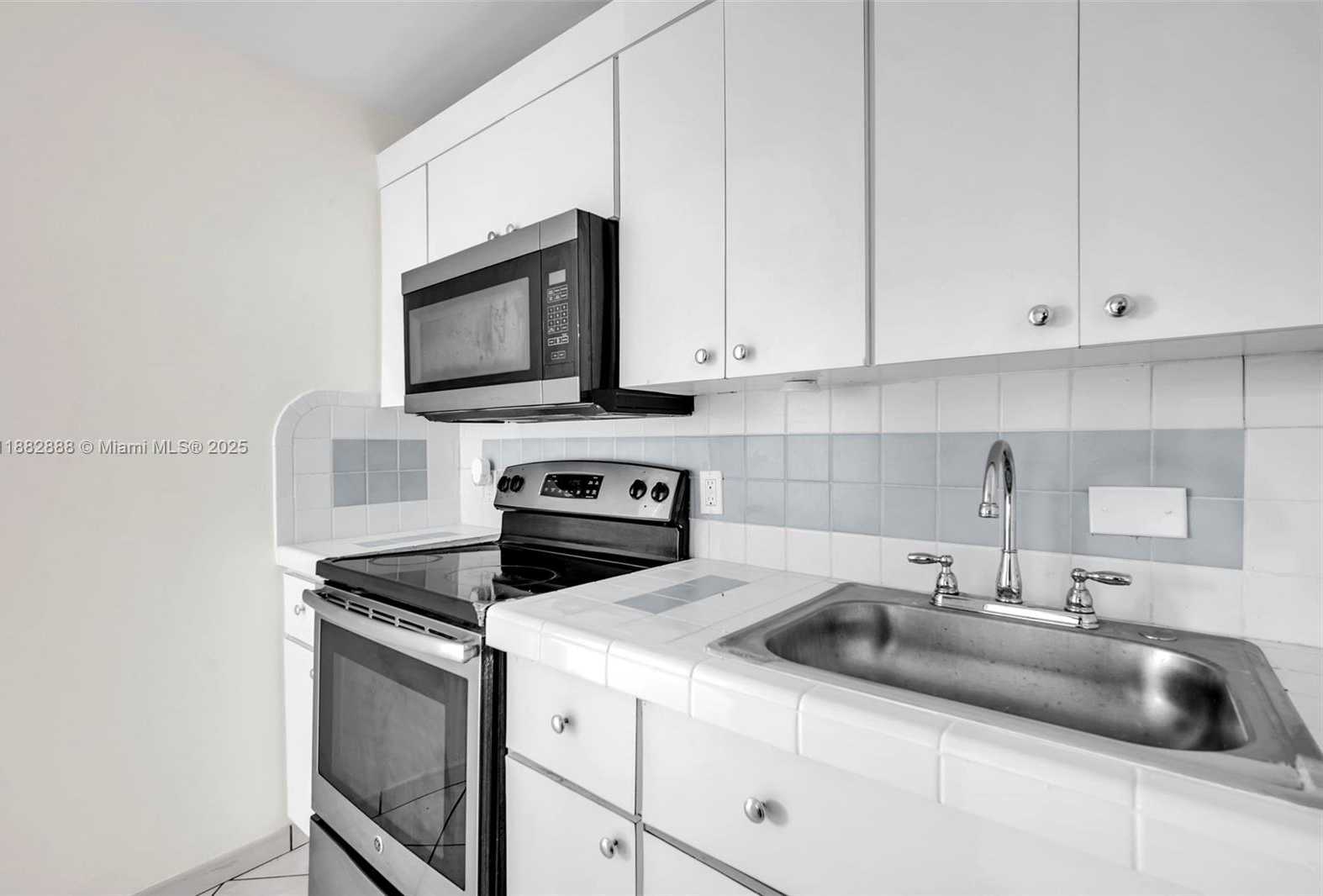 Small Image of 5313 COLLINS AVE #502, Miami Beach Number 16