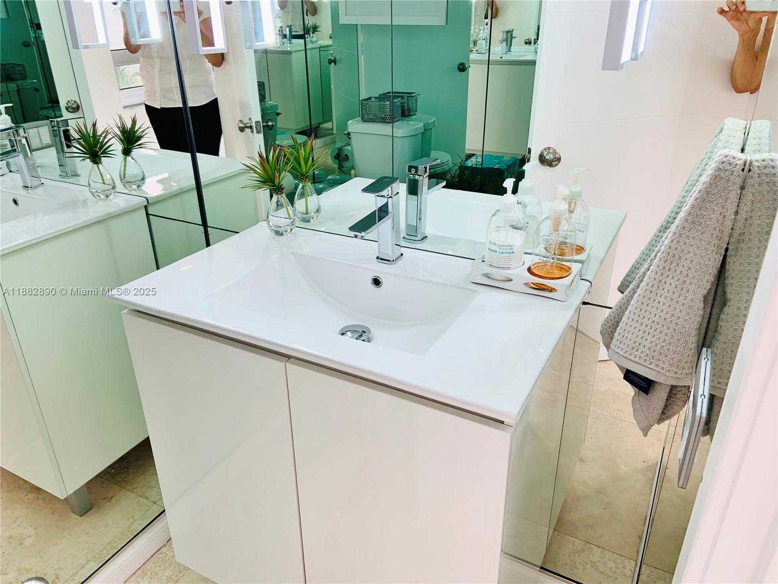 Small Image of 1541 BRICKELL AVE #C608, Miami Number 18