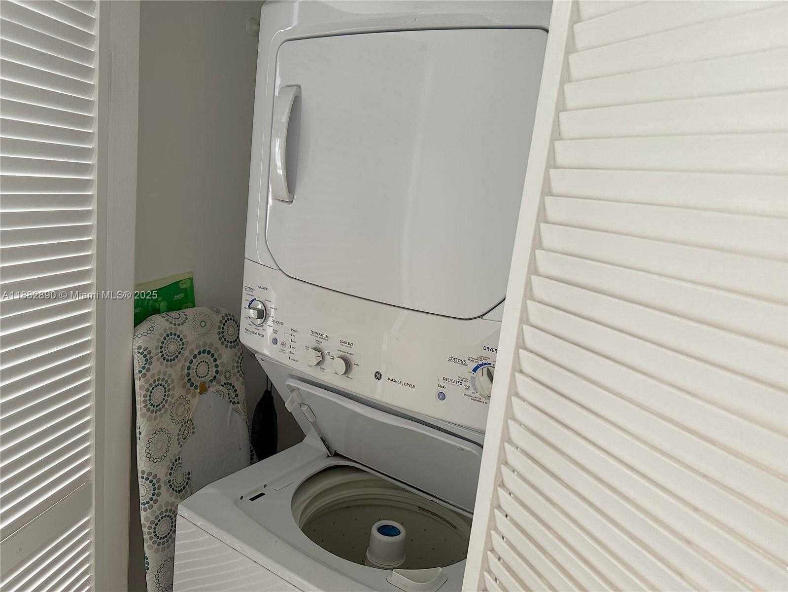 Small Image of 1541 BRICKELL AVE #C608, Miami Number 22