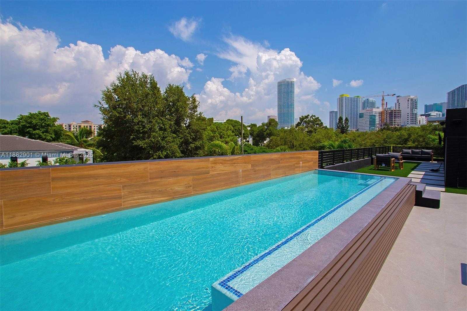 Small Image of 420 SOUTH WEST 15TH RD #420, Miami Number 2