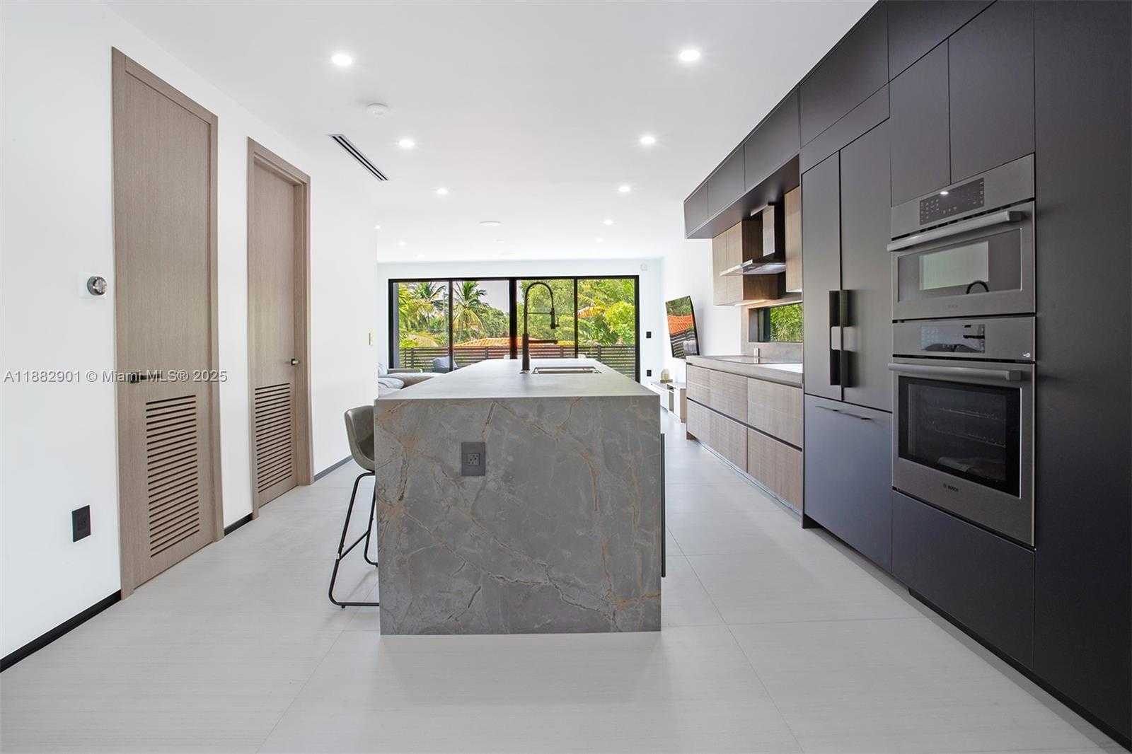 Small Image of 420 SOUTH WEST 15TH RD #420, Miami Number 22