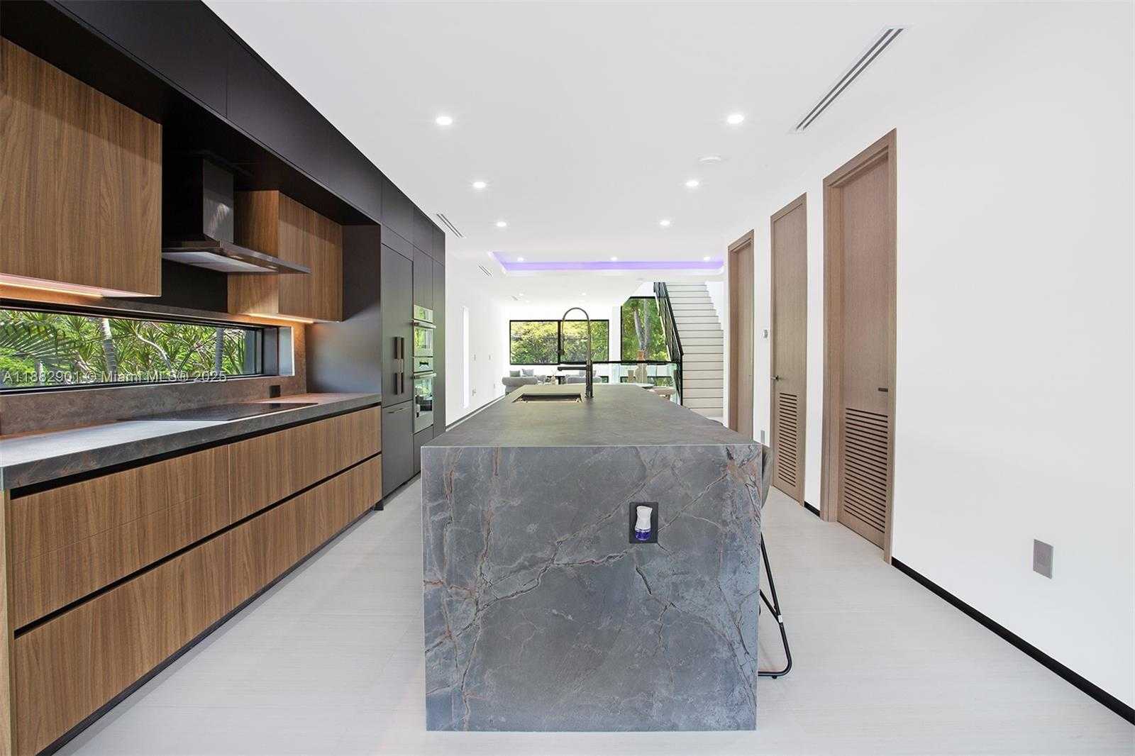 Small Image of 420 SOUTH WEST 15TH RD #420, Miami Number 25
