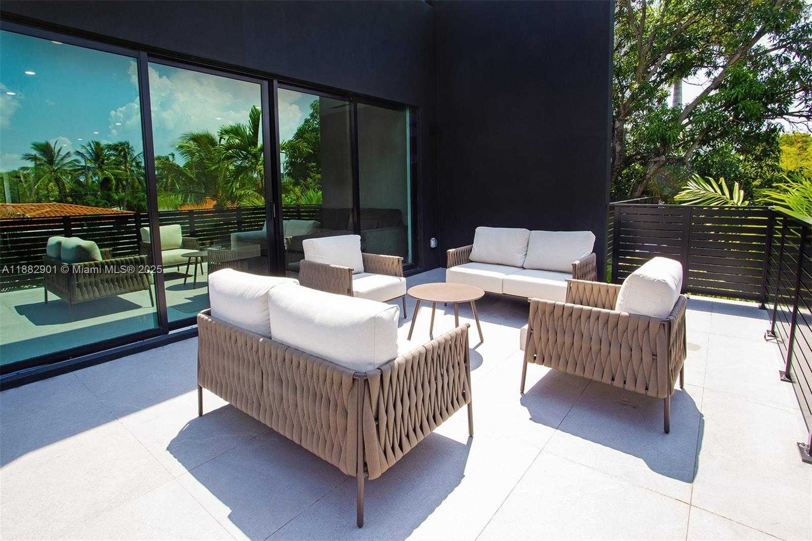 Small Image of 420 SOUTH WEST 15TH RD #420, Miami Number 31