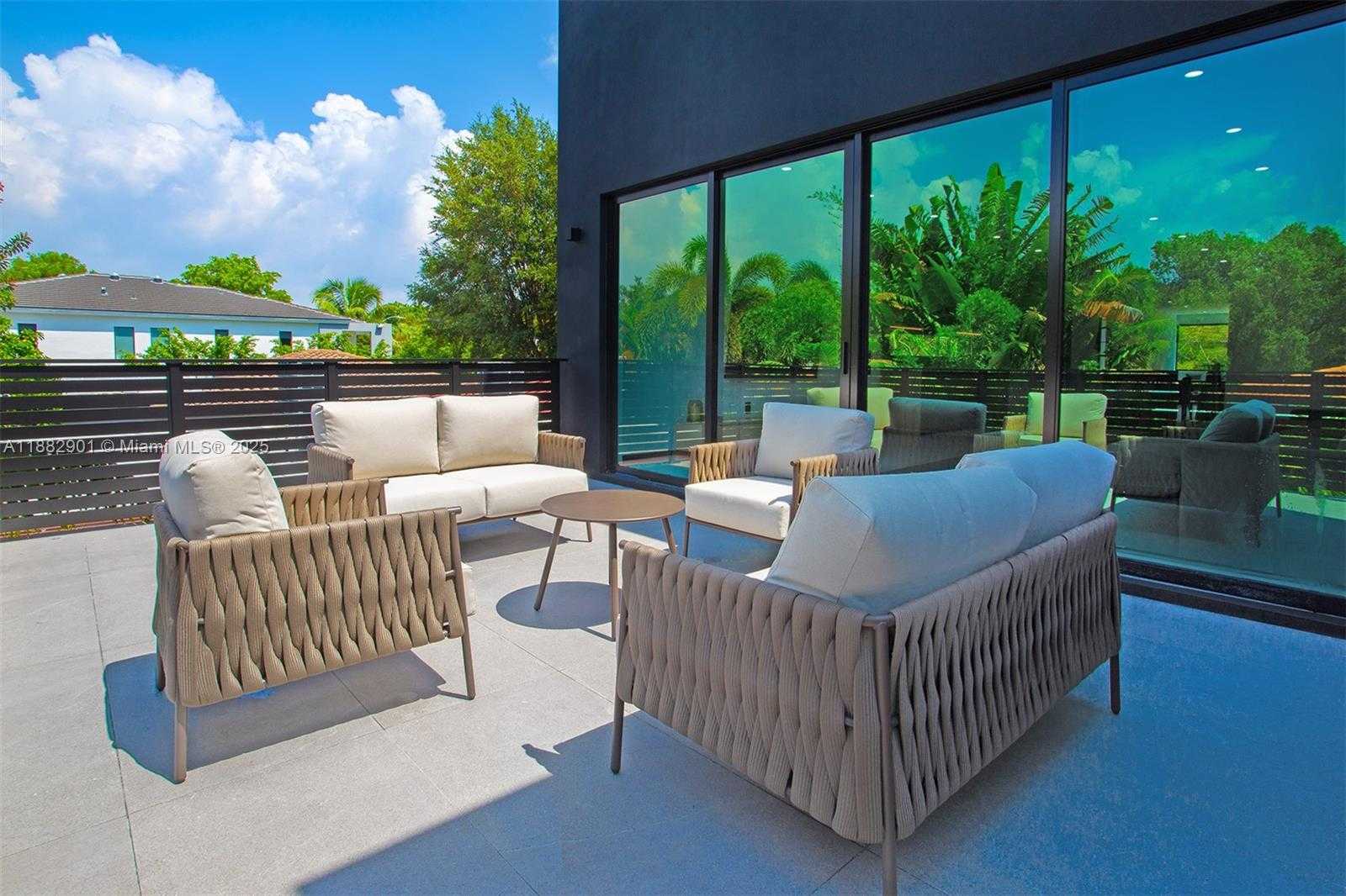 Small Image of 420 SOUTH WEST 15TH RD #420, Miami Number 33