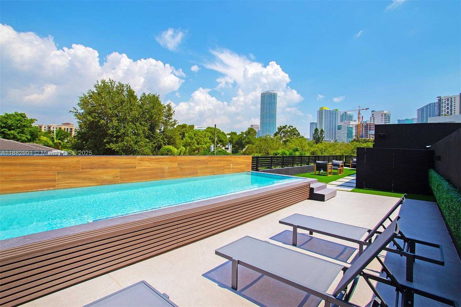 Small Image of 420 SOUTH WEST 15TH RD #420, Miami Number 37