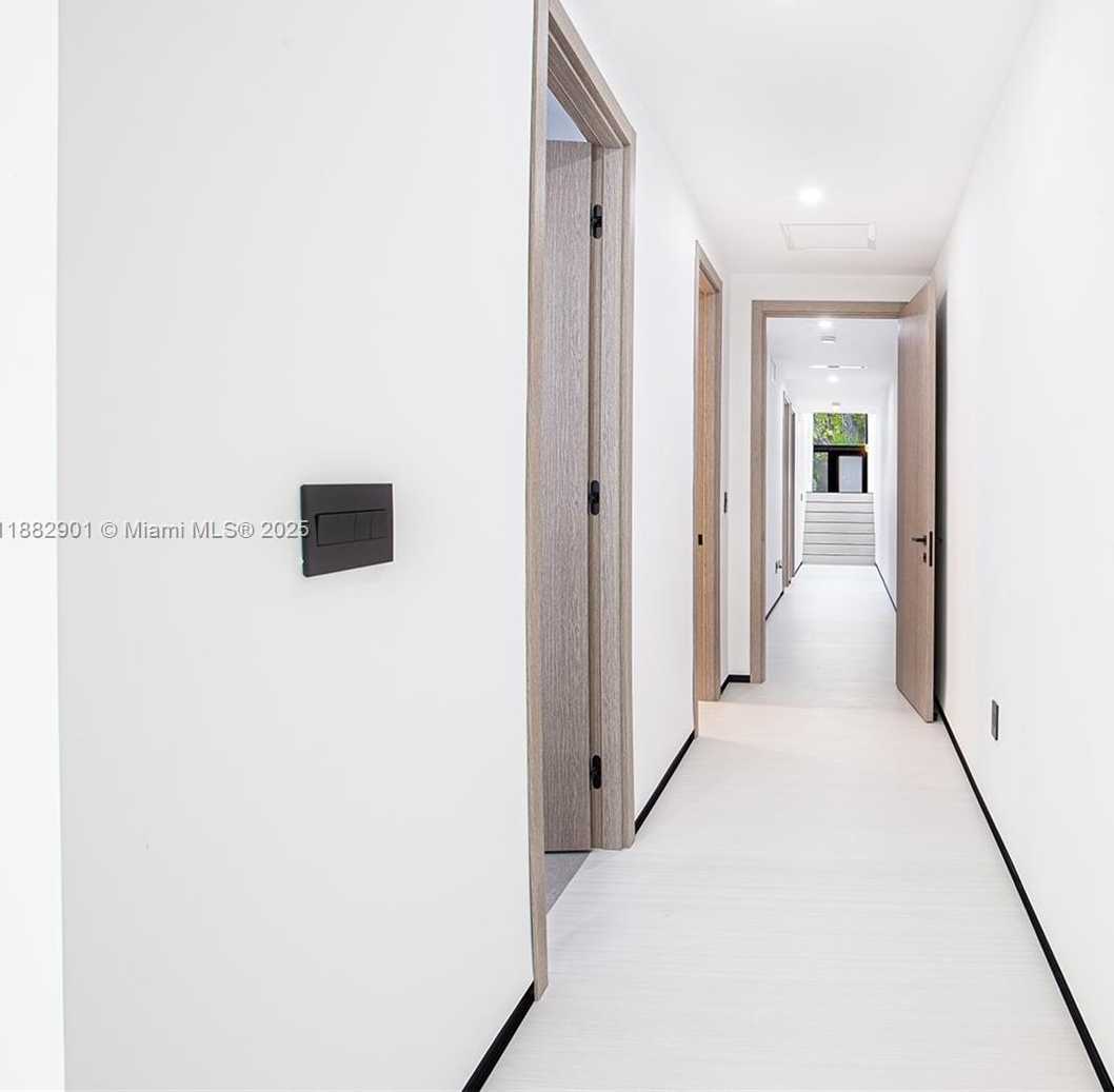 Small Image of 420 SOUTH WEST 15TH RD #420, Miami Number 45