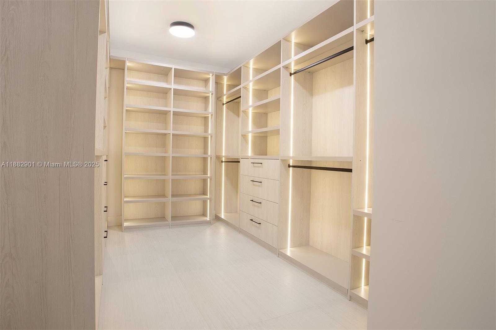 Small Image of 420 SOUTH WEST 15TH RD #420, Miami Number 52