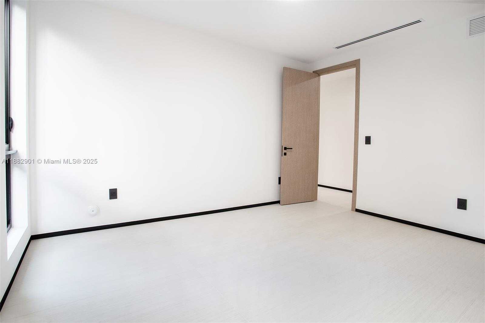 Small Image of 420 SOUTH WEST 15TH RD #420, Miami Number 57