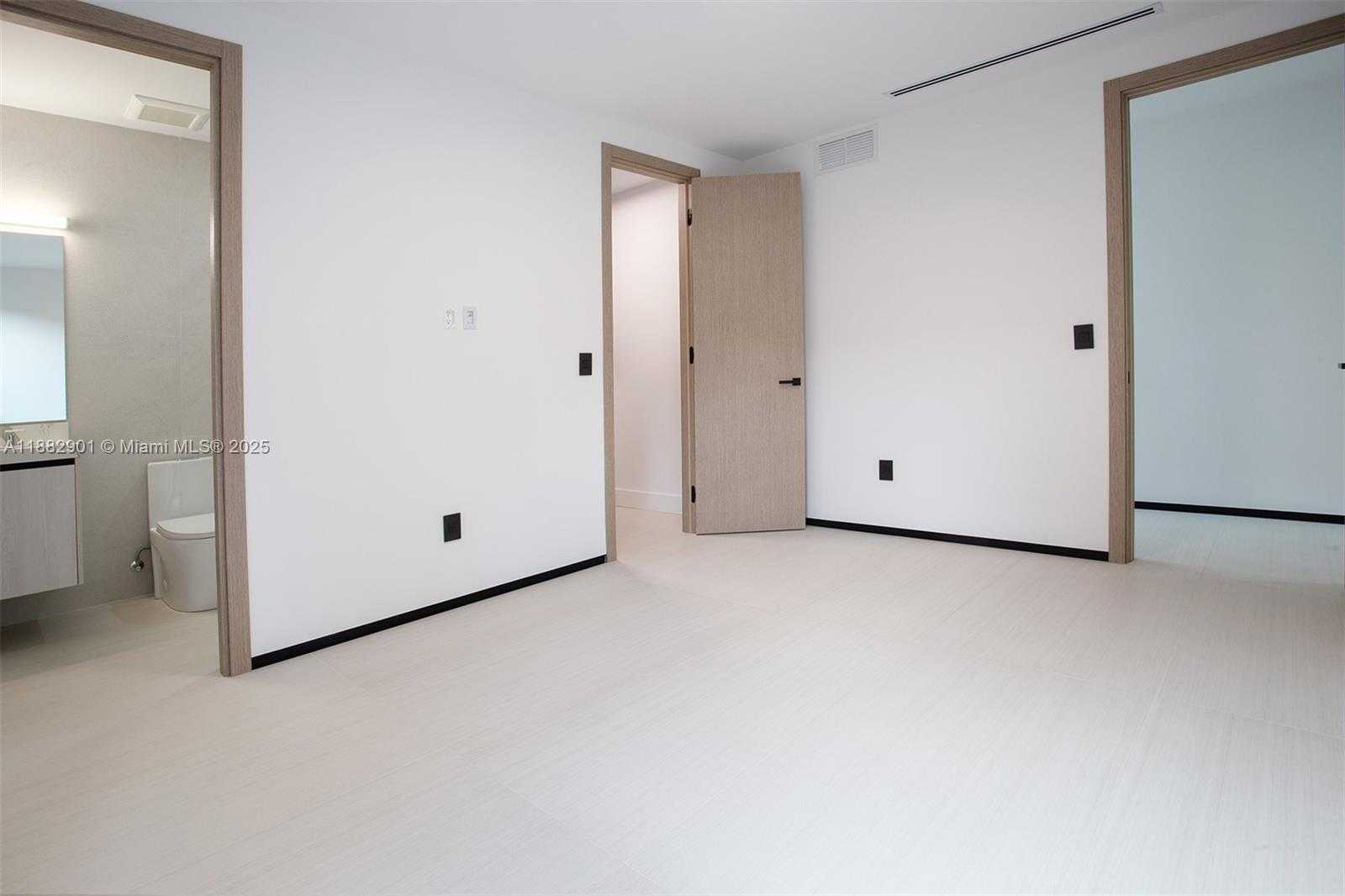 Small Image of 420 SOUTH WEST 15TH RD #420, Miami Number 62