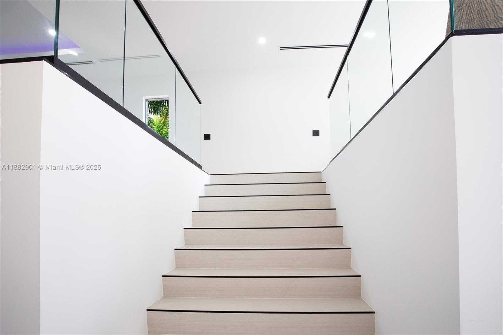 Small Image of 420 SOUTH WEST 15TH RD #420, Miami Number 68