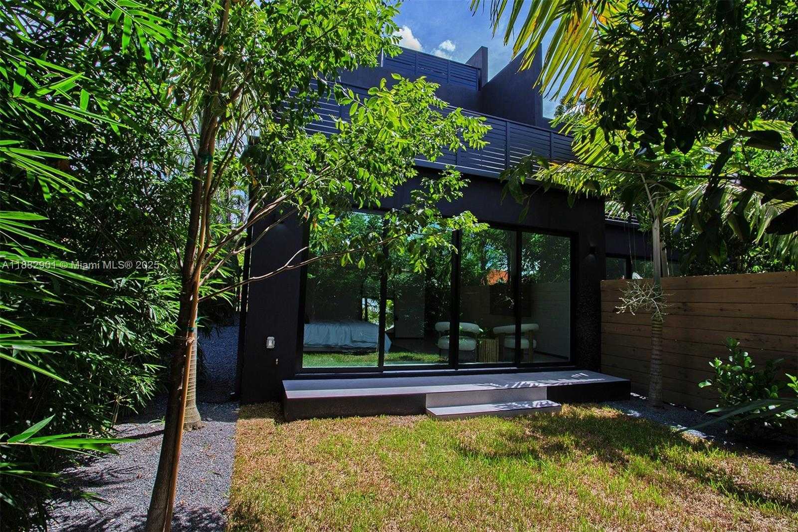 Small Image of 420 SOUTH WEST 15TH RD #420, Miami Number 78