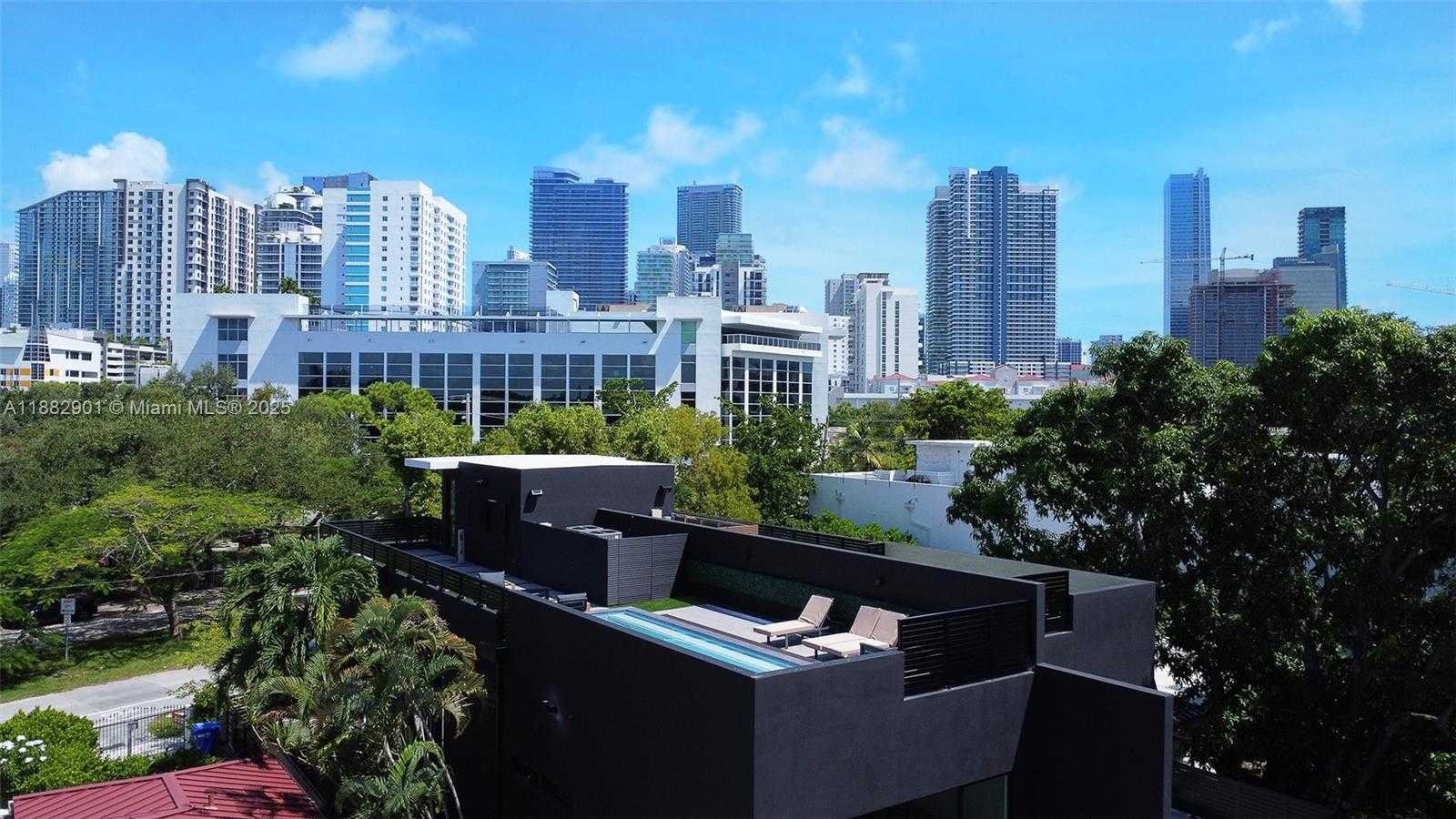Small Image of 420 SOUTH WEST 15TH RD #420, Miami Number 86