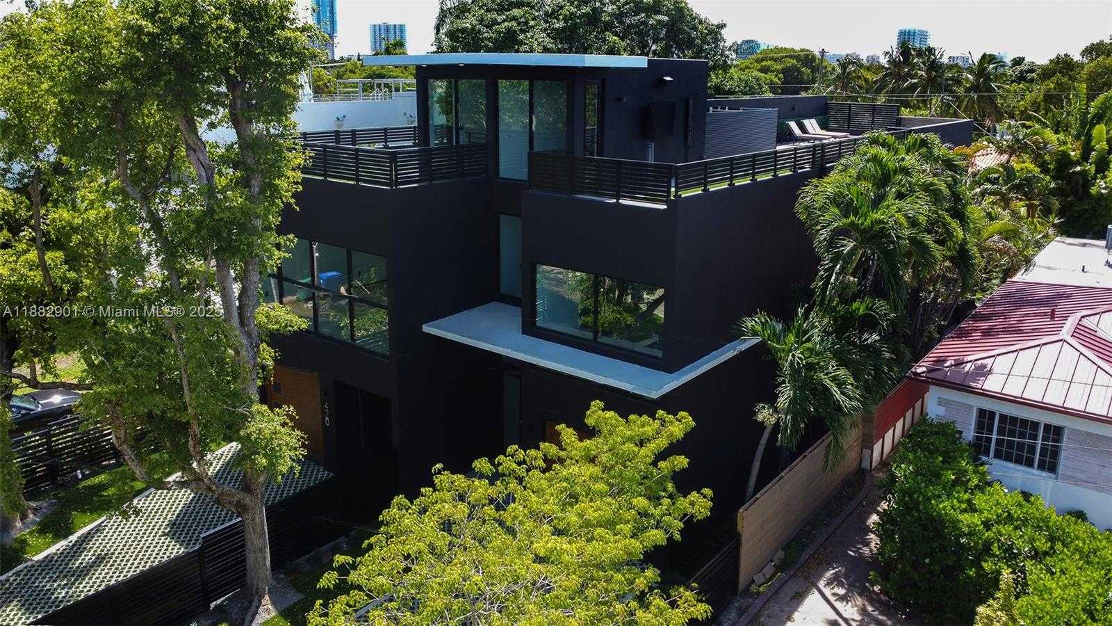 Small Image of 420 SOUTH WEST 15TH RD #420, Miami Number 90