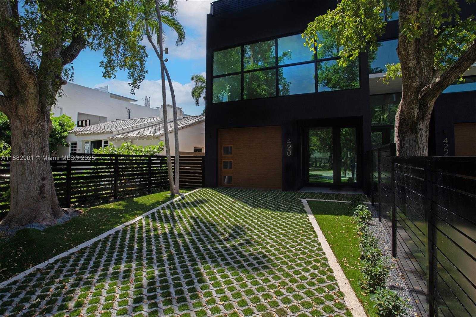 Small Image of 420 SOUTH WEST 15TH RD #420, Miami Number 94