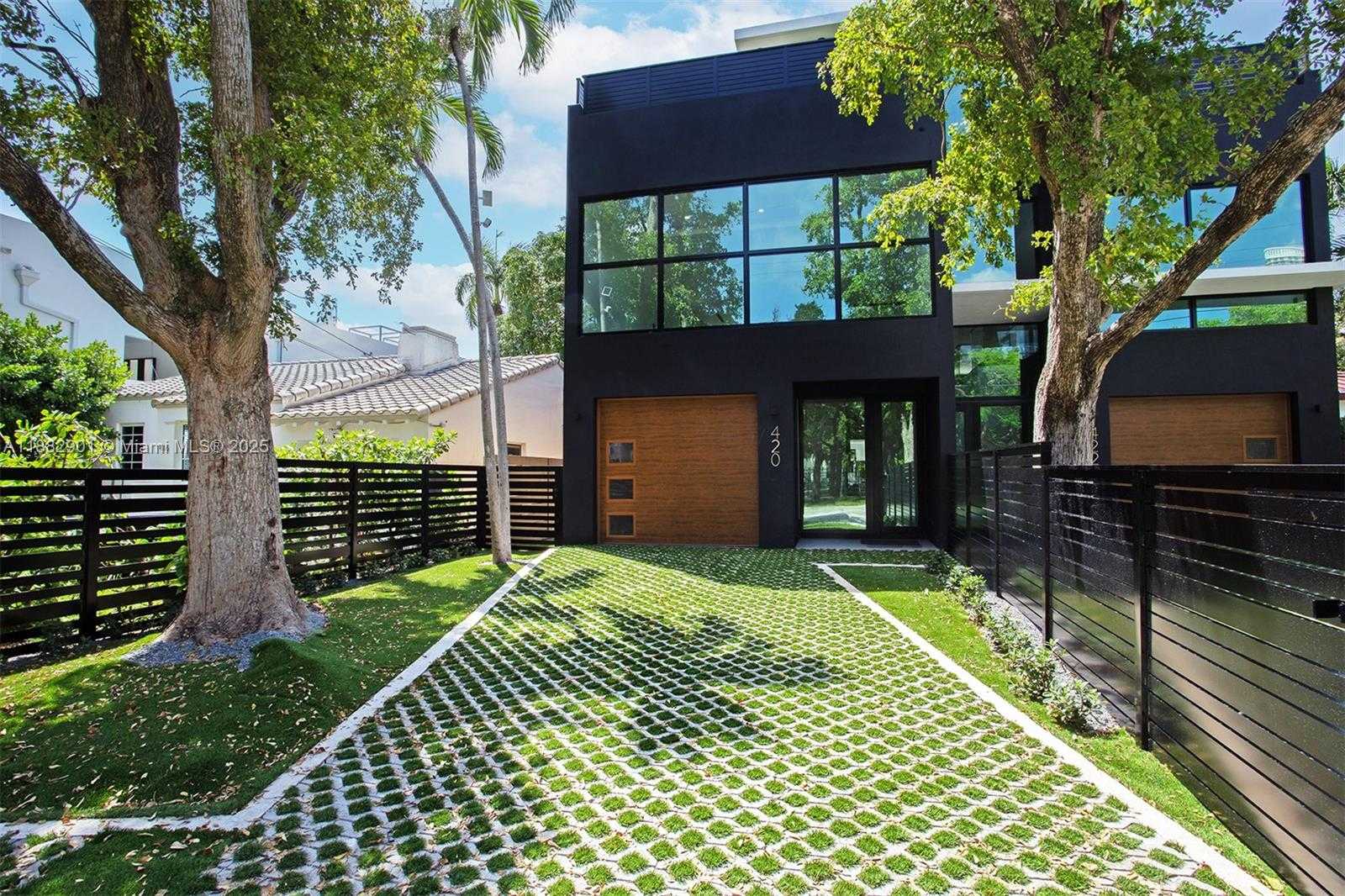 Small Image of 420 SOUTH WEST 15TH RD #420, Miami Number 95