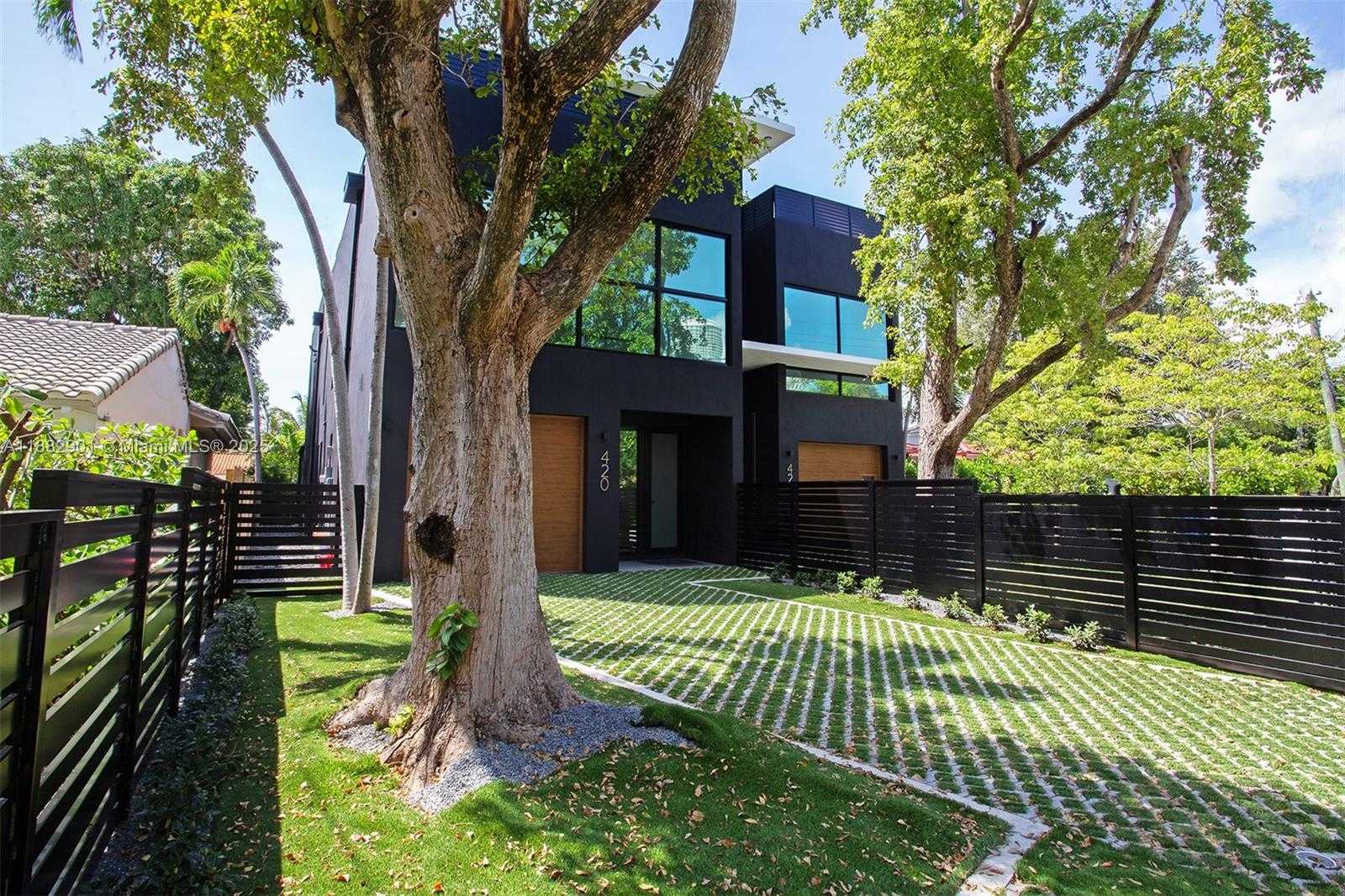 Small Image of 420 SOUTH WEST 15TH RD #420, Miami Number 96