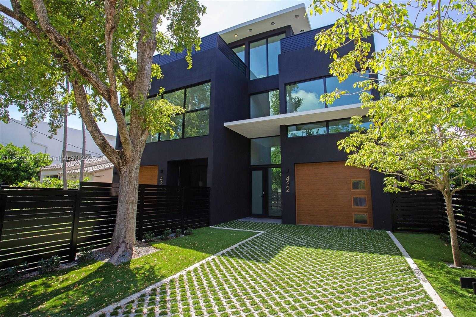 Small Image of 420 SOUTH WEST 15TH RD #420, Miami Number 97