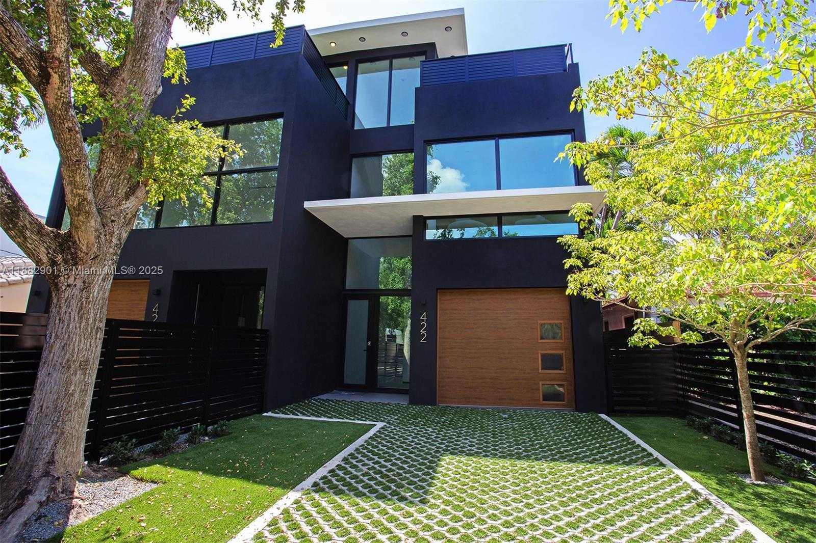 Small Image of 420 SOUTH WEST 15TH RD #420, Miami Number 98
