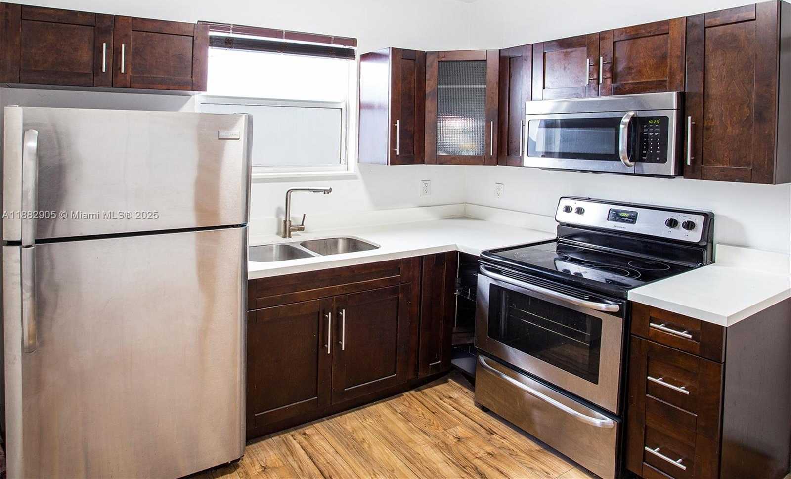 Small Image of 1022 SOUTH WEST 3RD AVE, Miami Number 13