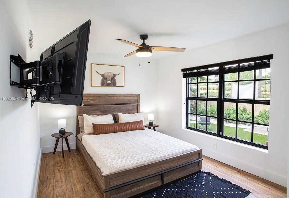 Small Image of 1022 SOUTH WEST 3RD AVE, Miami Number 17
