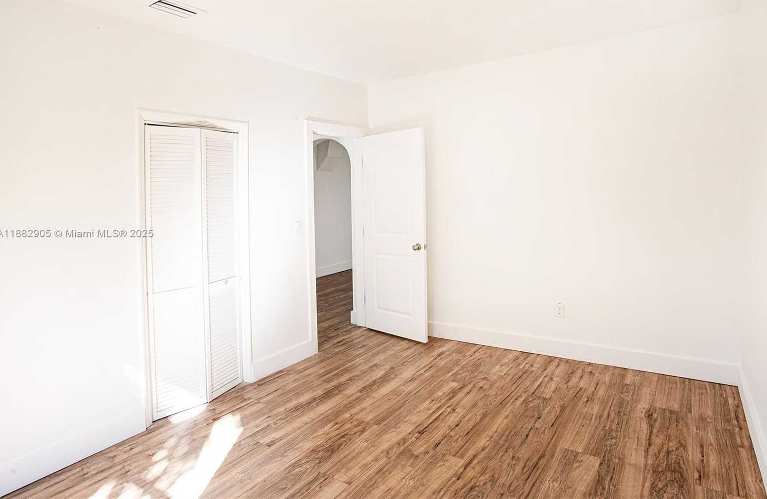 Small Image of 1022 SOUTH WEST 3RD AVE, Miami Number 26