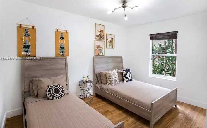 Small Image of 1022 SOUTH WEST 3RD AVE, Miami Number 27