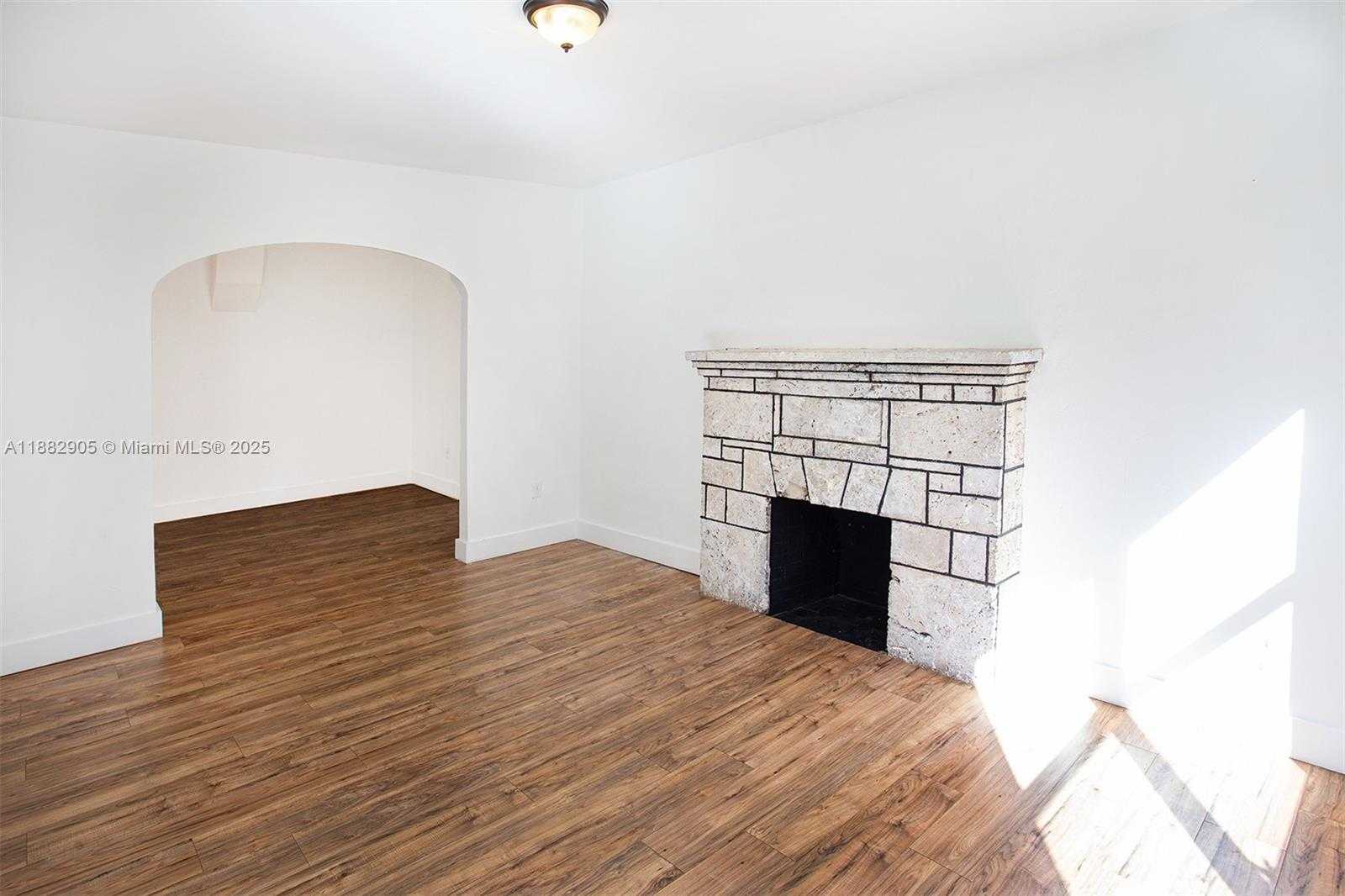 Small Image of 1022 SOUTH WEST 3RD AVE, Miami Number 4