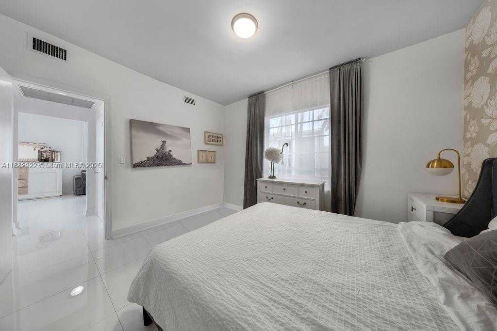 Small Image of 1000 MERIDIAN AVE #12, Miami Beach Number 12