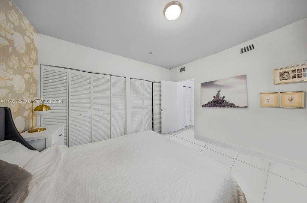 Small Image of 1000 MERIDIAN AVE #12, Miami Beach Number 13