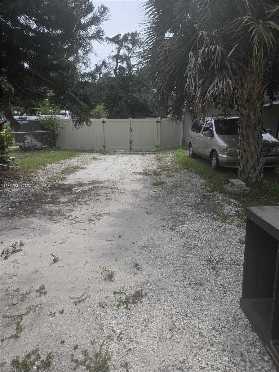 Small Image of 1601 EAST ANNONA AVE #n/a, Tampa Number 18