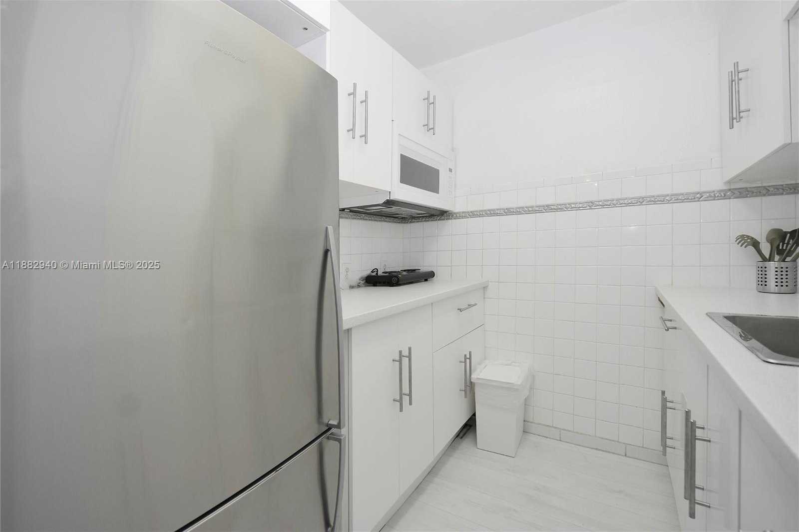 Small Image of 344 MERIDIAN AVE #2B, Miami Beach Number 10