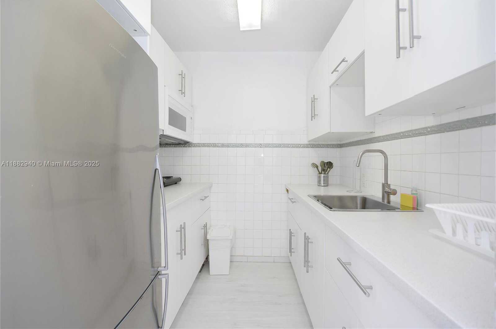 Small Image of 344 MERIDIAN AVE #2B, Miami Beach Number 11