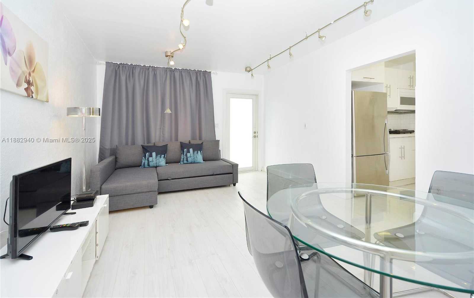 Small Image of 344 MERIDIAN AVE #2B, Miami Beach Number 12