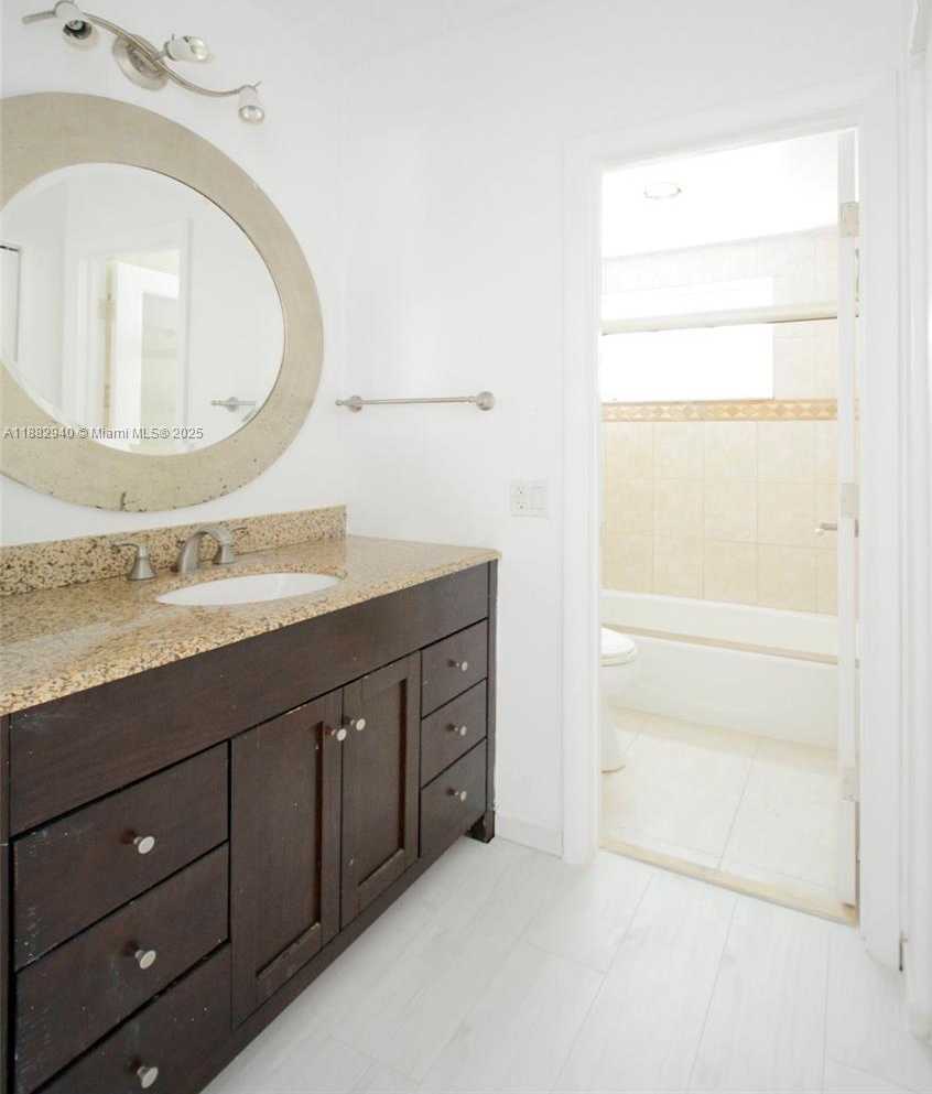 Small Image of 344 MERIDIAN AVE #2B, Miami Beach Number 8