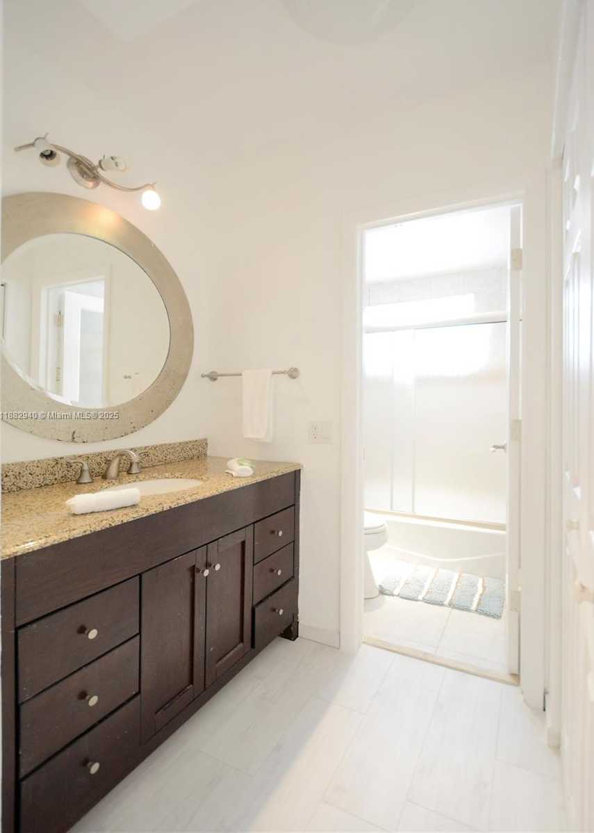 Small Image of 344 MERIDIAN AVE #2B, Miami Beach Number 9
