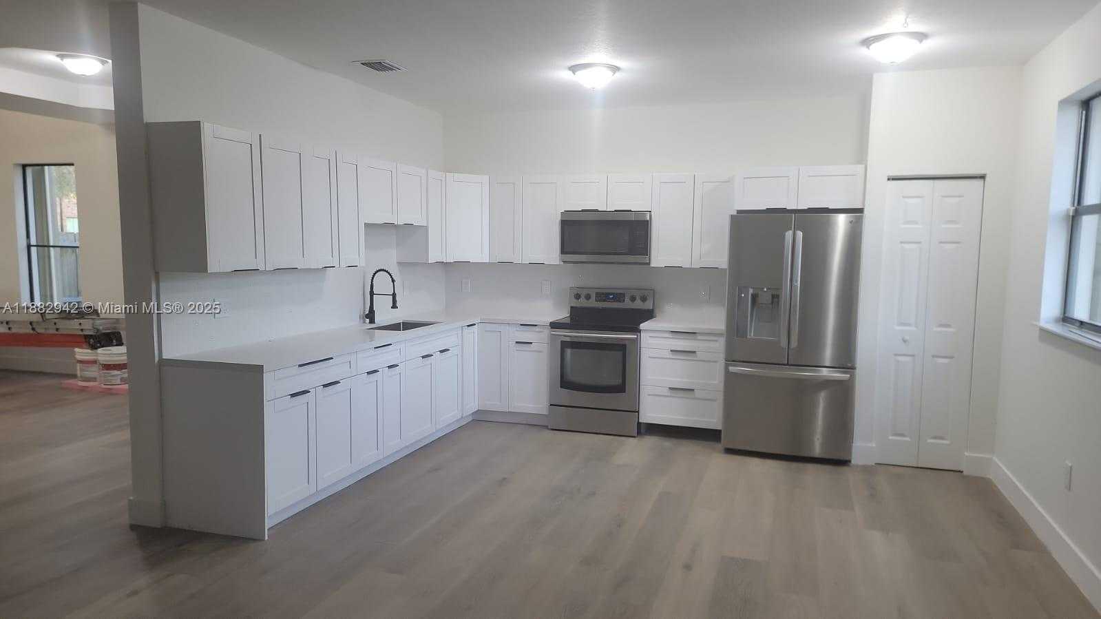 Small Image of 571 SOUTH EAST 37TH PL, Homestead Number 4