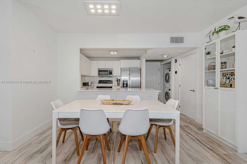 Small Image of Miami Beach Number 17